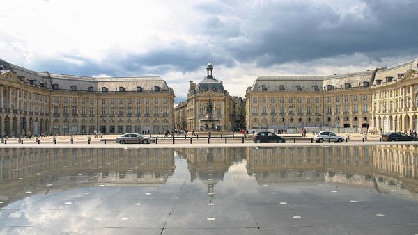 Place de la Bourse reflected in the water mirror on the Bordeaux quays
