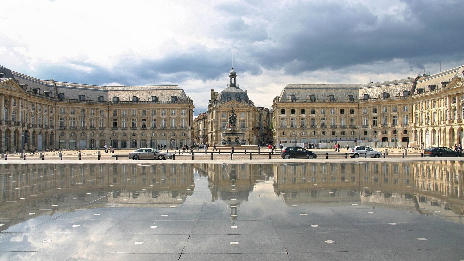 Place de la Bourse reflected in the water mirror on the Bordeaux quays